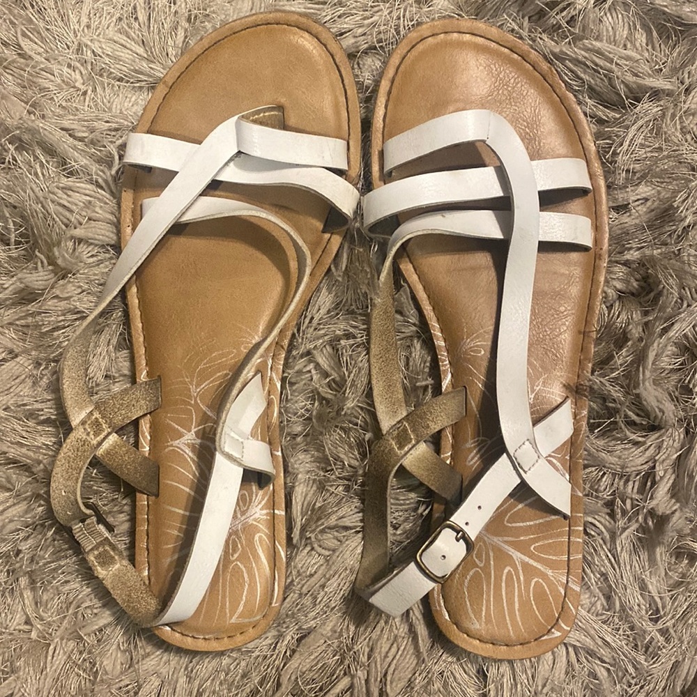 White size 9 womens sandals